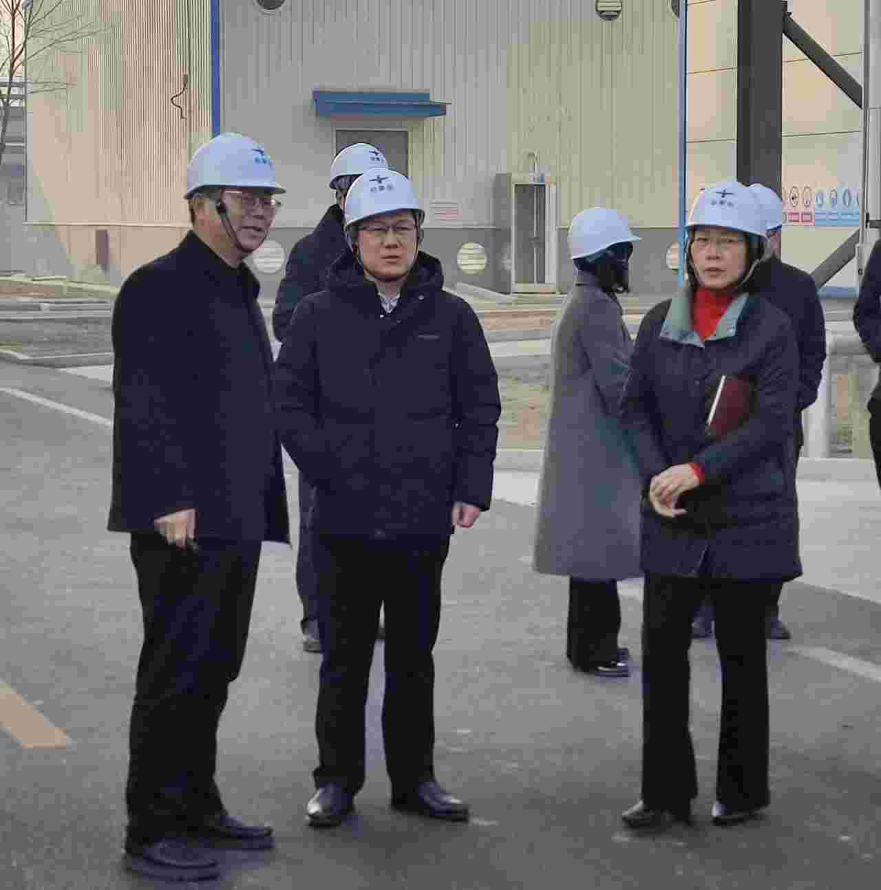 高密市市委调研组深入硼基公司调研指导